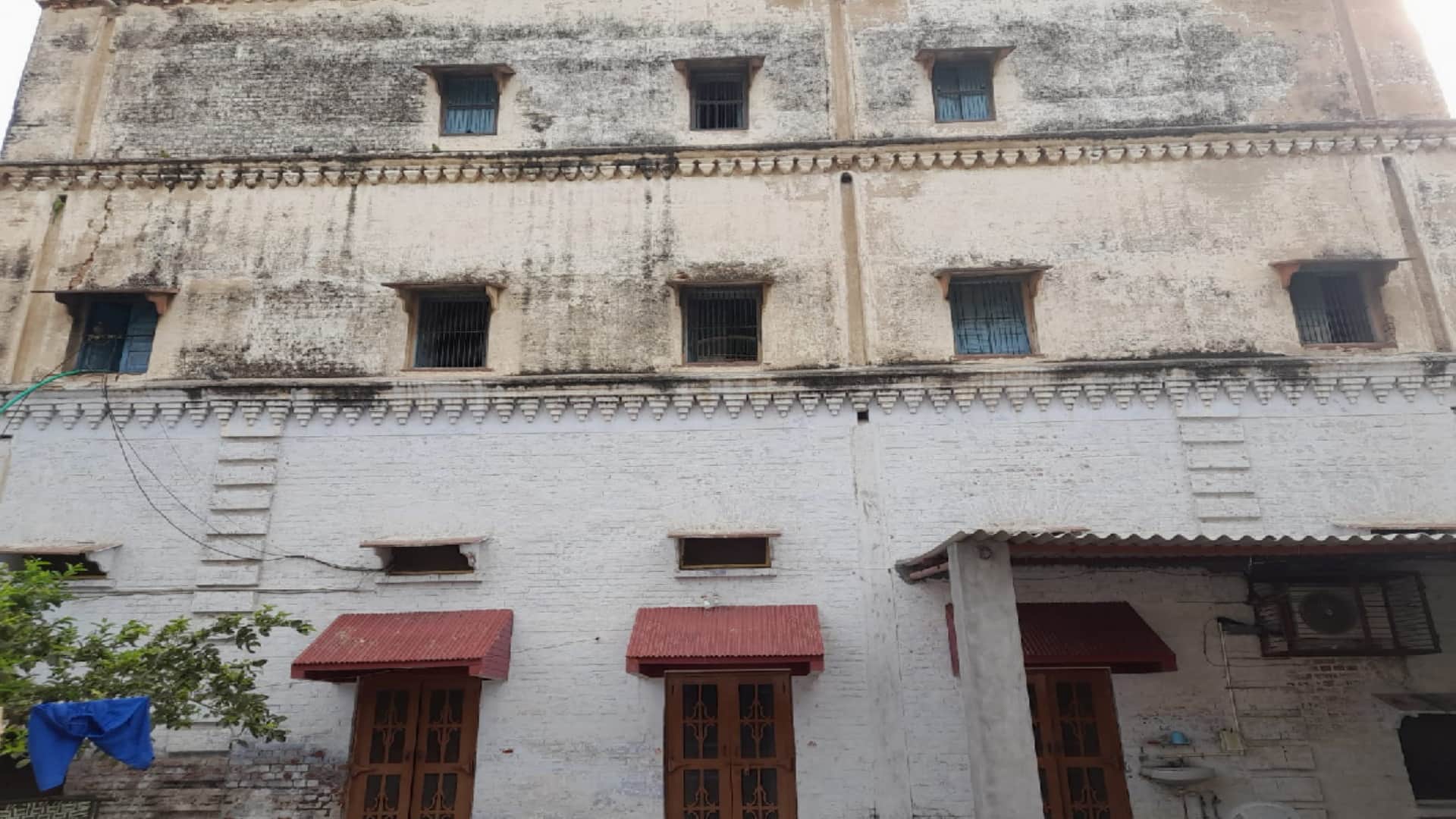 BAGHPAT: people are identified by the name of haveli in Bamnauli, more than 24 havelis still exist