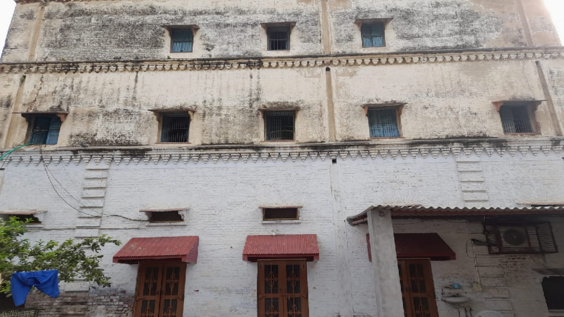 BAGHPAT: people are identified by the name of haveli in Bamnauli, more than 24 havelis still exist