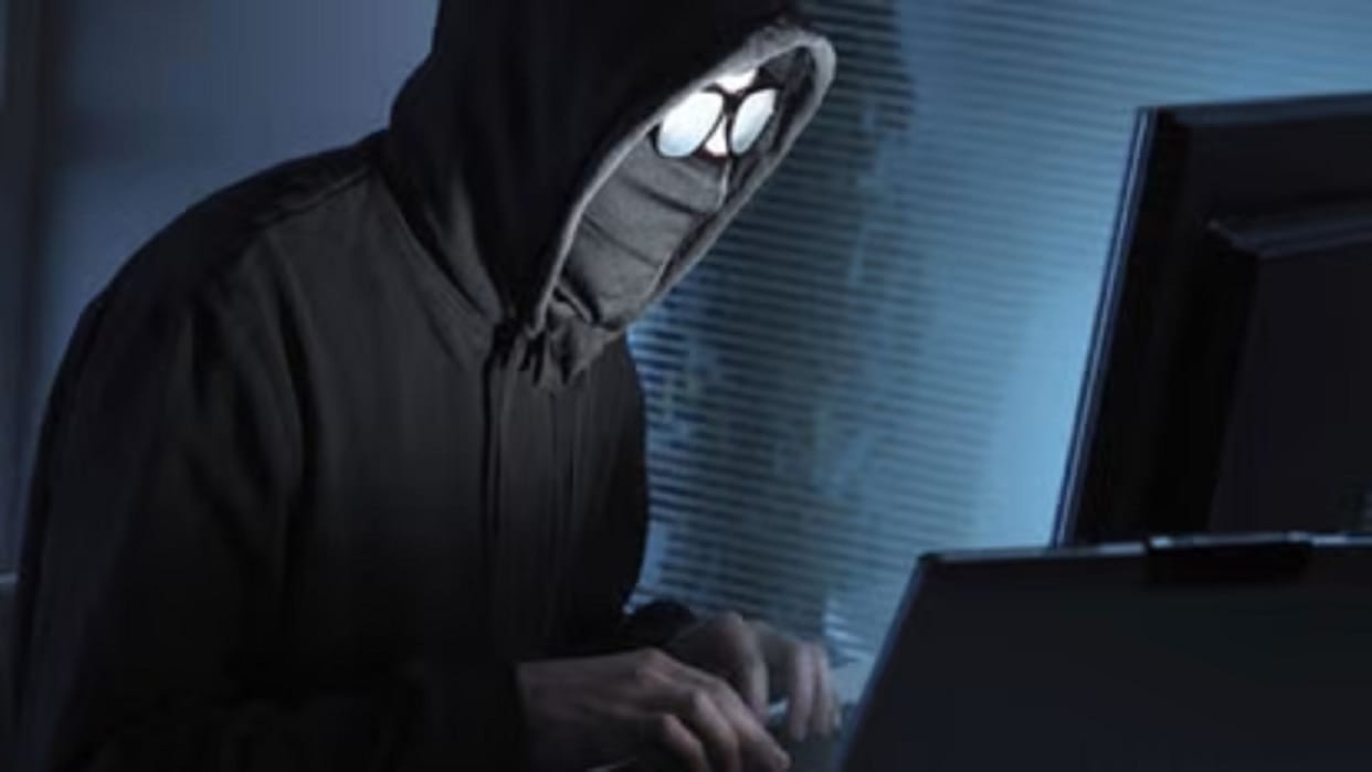 cyber fraud; rs nine lakh withdrawn by activating closed mobile number