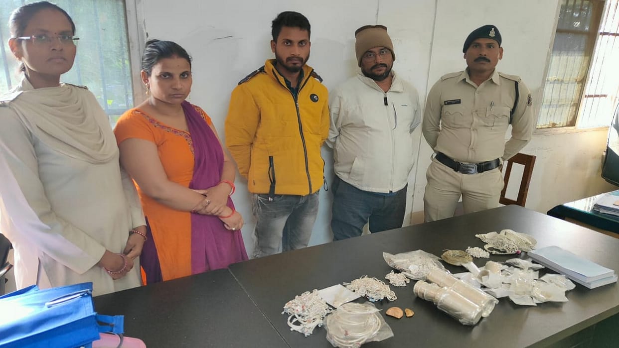 raipur police arrested three for cheating in name of investing in gold
