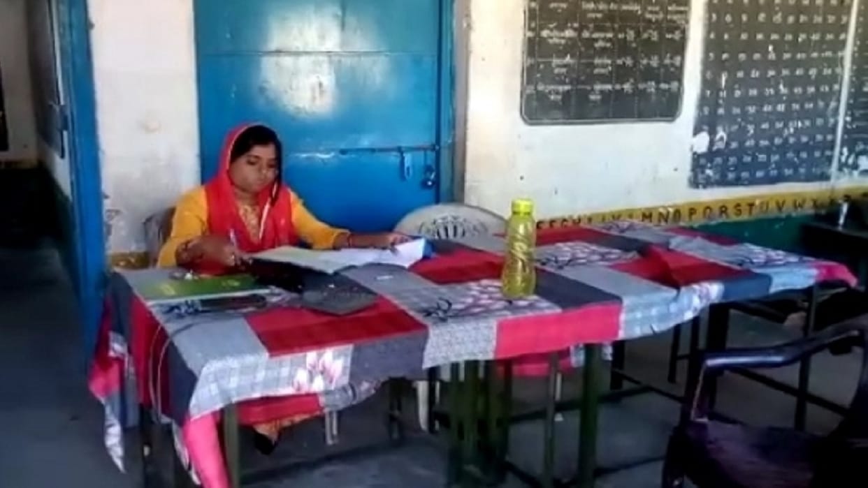 chhattisgarh parents boycott school demanding teacher transfer