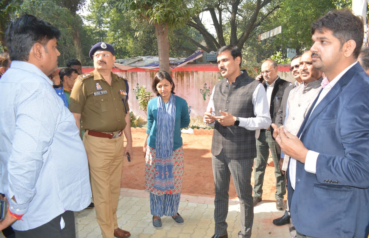 Hardoi, ATM will be installed in government library, canteen will open