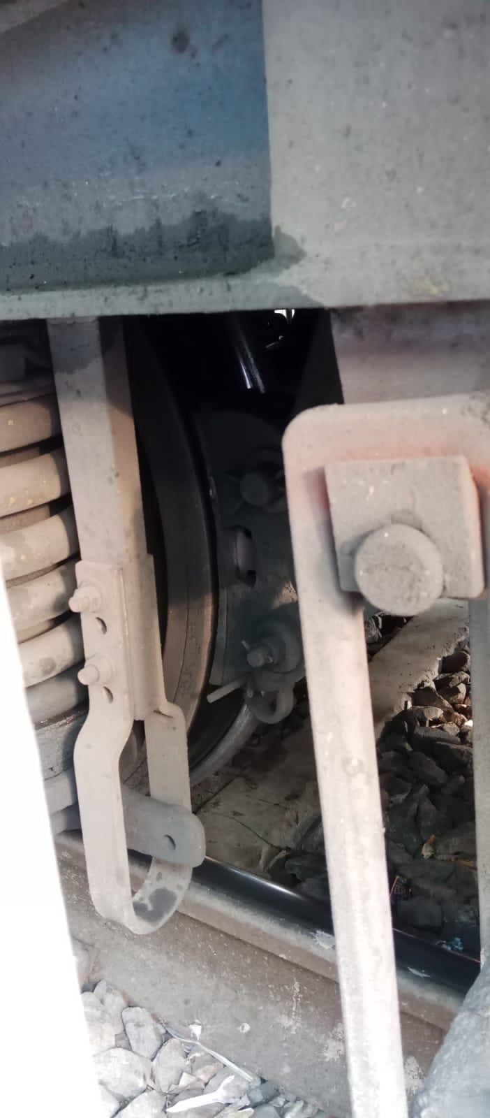 Chitrakoot: Seeing the smoke coming out in the bogie of Mahanagari, there was a commotion among the passengers.
