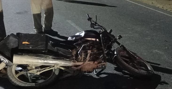 Hardoi, Vehicle collided with the death of a bike rider, jammed
