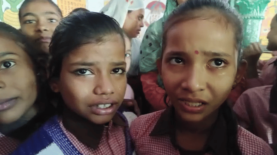 Girl students cried on shifting of primary school to another place in Agra