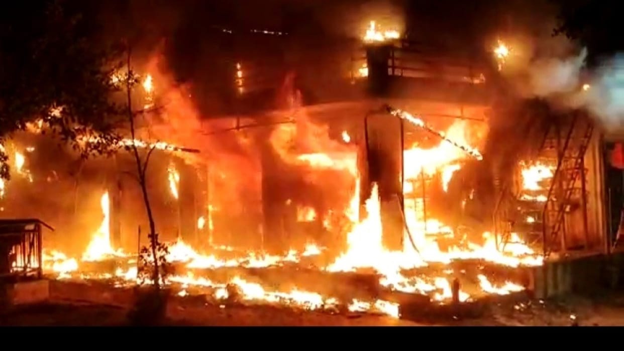 Fierce fire broke out in Bikaner sweet shop in Jhunsi, everything burnt to ashes