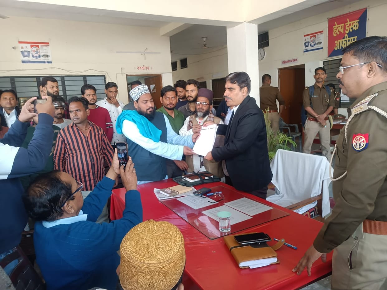 Case of damage to religious place in Hamirpur, people of Muslim society reached Kotwali