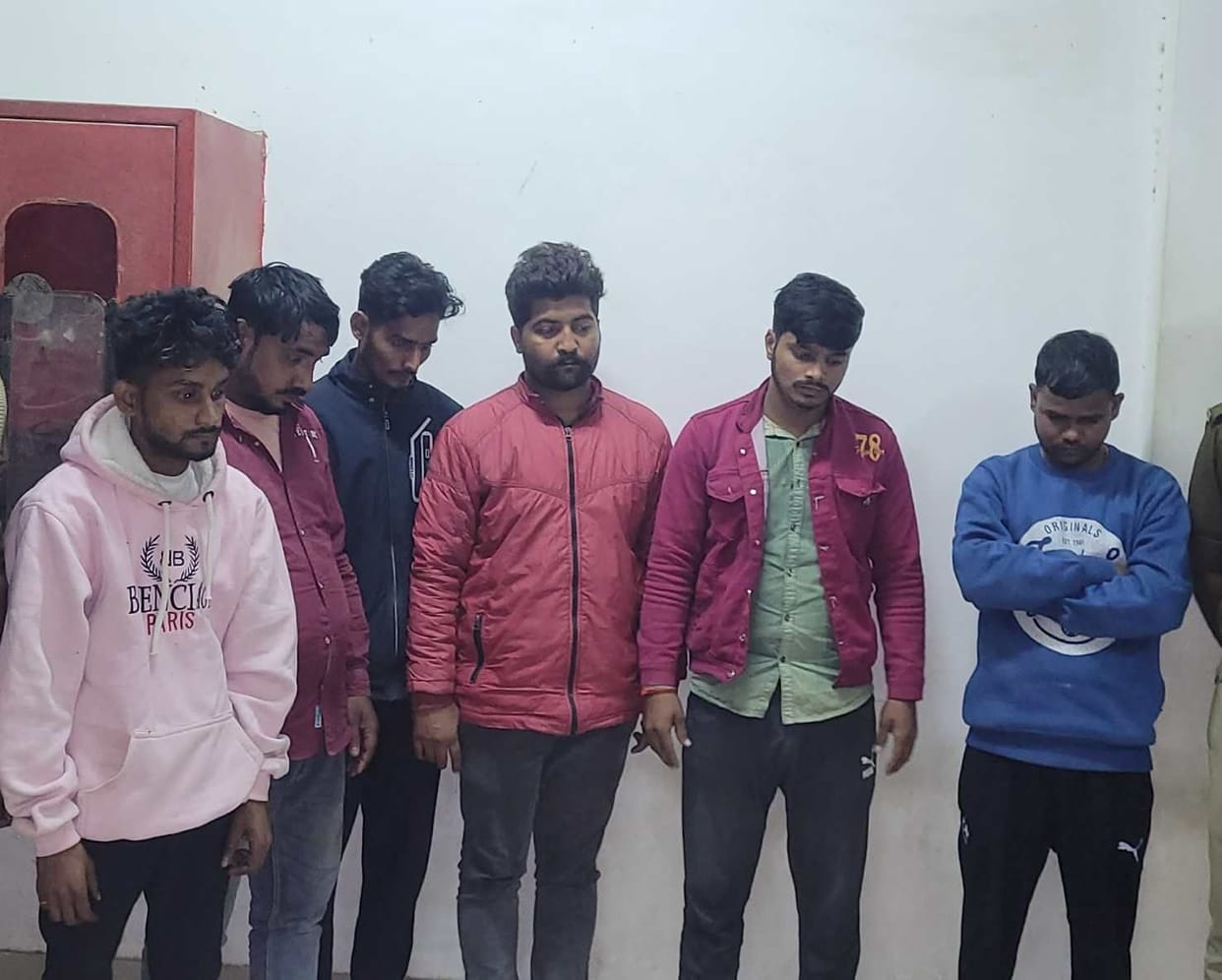 Six vicious thieves were caught in the encounter