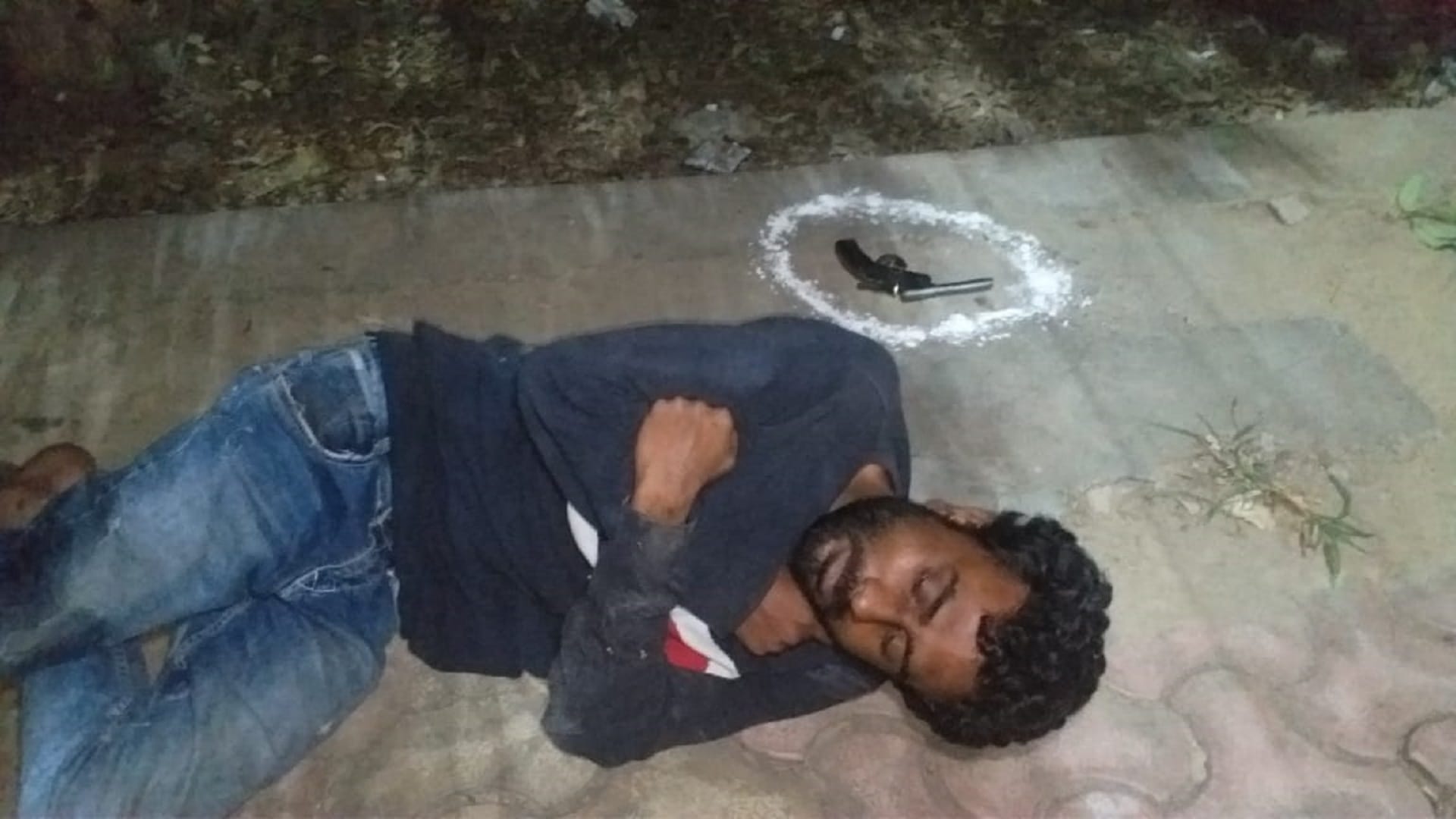 Two miscreants who robbed chain and mobile in Noida injured in encounter