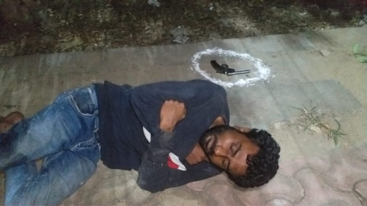 Two miscreants who robbed chain and mobile in Noida injured in encounter
