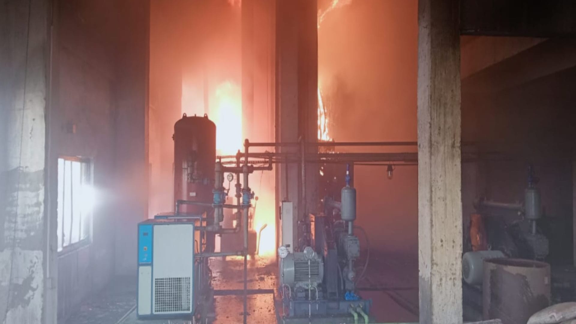 Chief Engineer jumped from second floor after Fierce fire broke out in Mohiuddinpur Mill, Died, many scorched