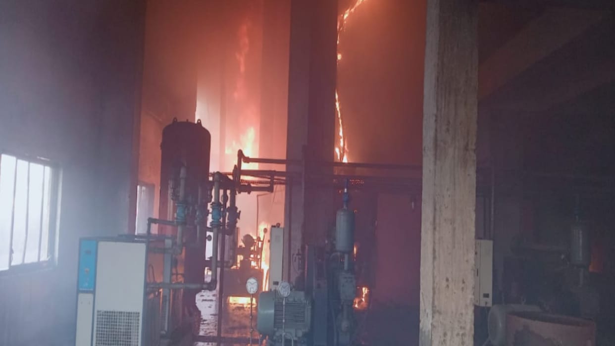Chief Engineer jumped from second floor after Fierce fire broke out in Mohiuddinpur Mill, Died, many scorched