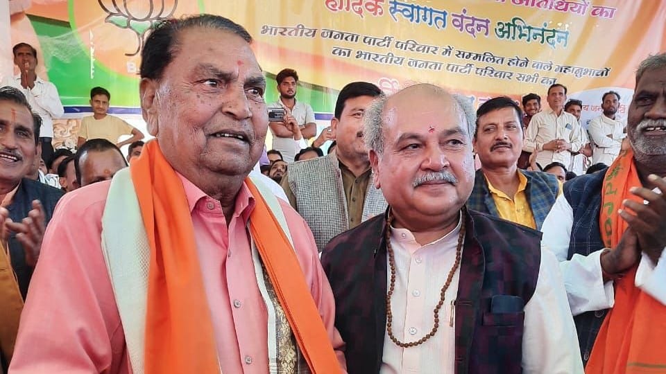 MP Politics: Second big blow to Congress, after Narendra Saluja former MLA Babulal Mewara joins BJP