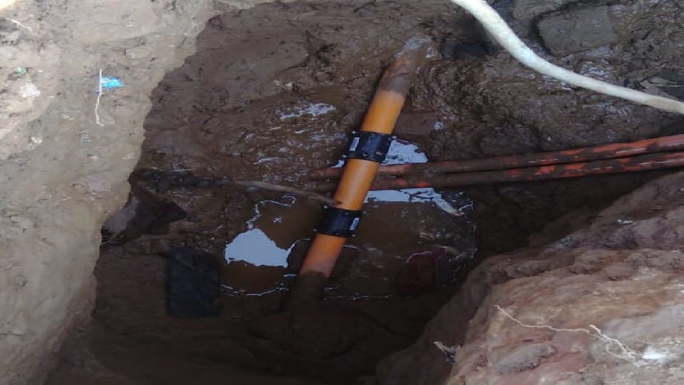 PNG supply stalled due to pipeline broken during digging in Agra