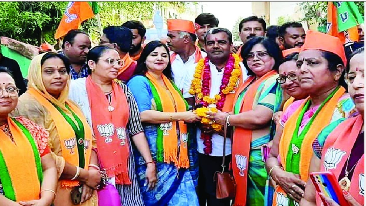 Gujarat  Assembly elections: Women of Prayagraj reached to help North Indians
