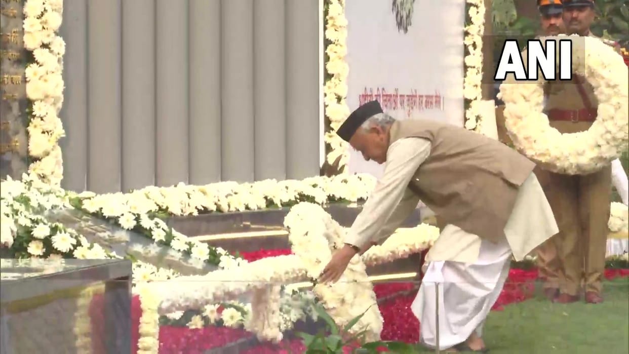 maharashtra governor bhagat singh koshyari paid tribute to mumbai 26 11 attack martyrs by wearing shoes