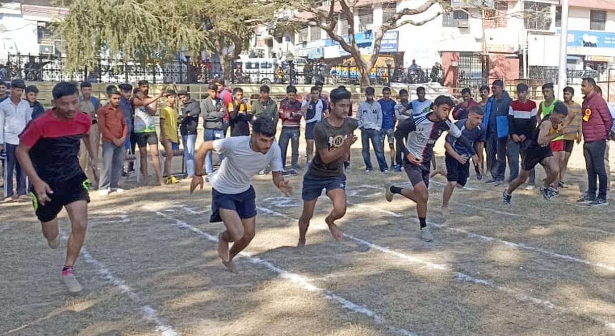 sirmaur news ajay and bhagirathi win gold in 1500 meter race in nahan college athletic