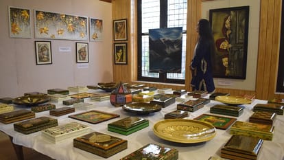 National artist Deepa Soni three-day painting exhibition in Srinagar