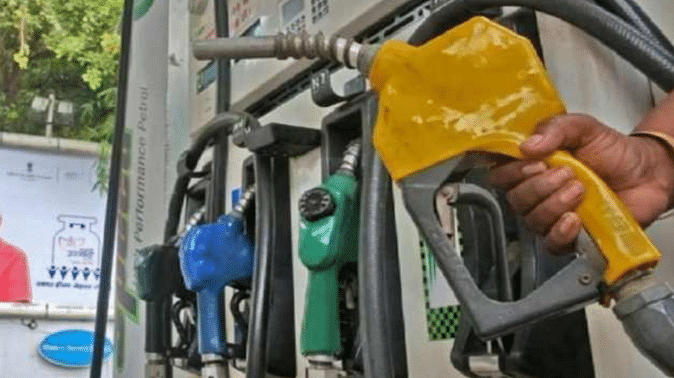 पेट्रोल-डीजल की कीमतें जल्द घट सकती हैं, एक लाख करोड़ रुपये आवंटन की सरकार की योजना