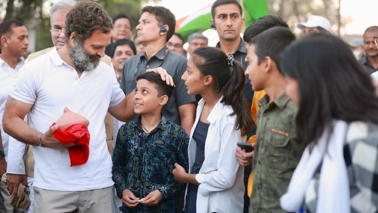 brother and sister meets Rahul Gandhi after collecting money for 78 days asked to use it in Bharat Jodo Yatra
