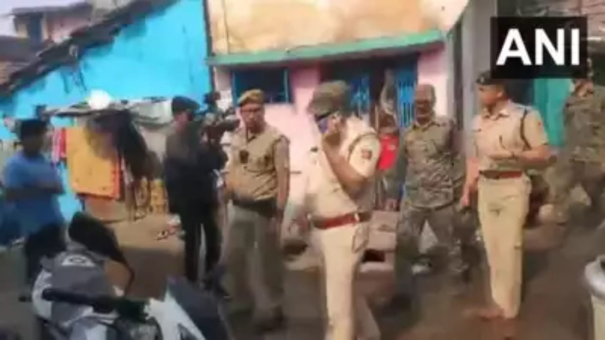 four injured in bomb blast in north 24 pargana west Bengal