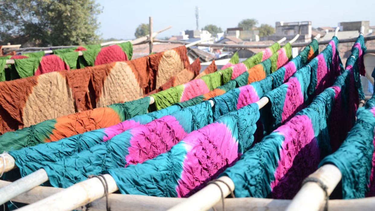 Gujarat: Bandhani-making business in Jamnagar provides employment to 50000 people