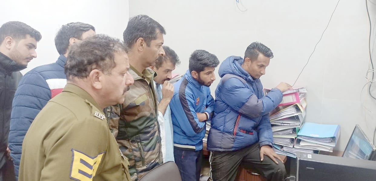 Thieves took away cutter and motor pump in hardware shop