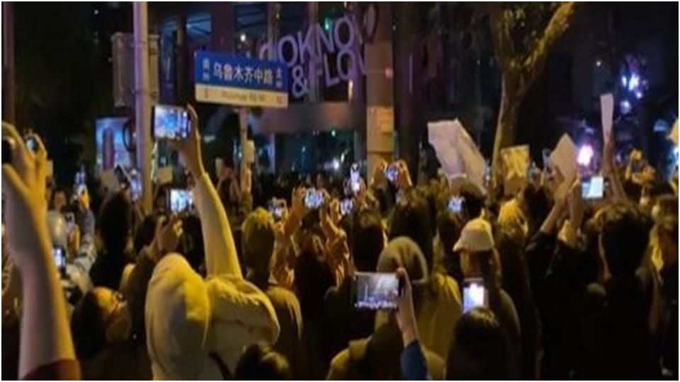 Chinese people protest against Xi jinping Zero covid policy in Shanghai News in Hindi