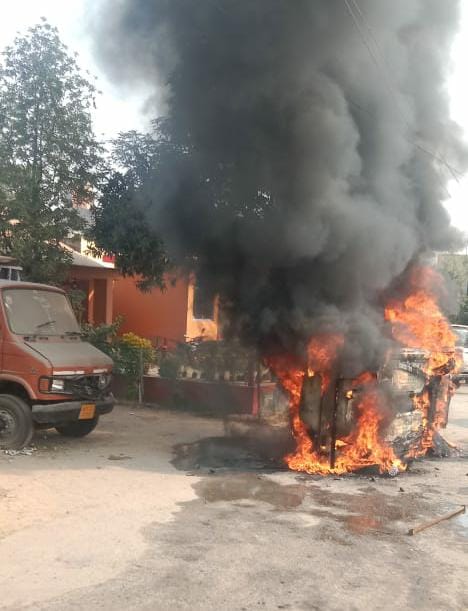 Life saved due to Chuda: When the car stopped, a spark was seen, immediately the fire blazed
