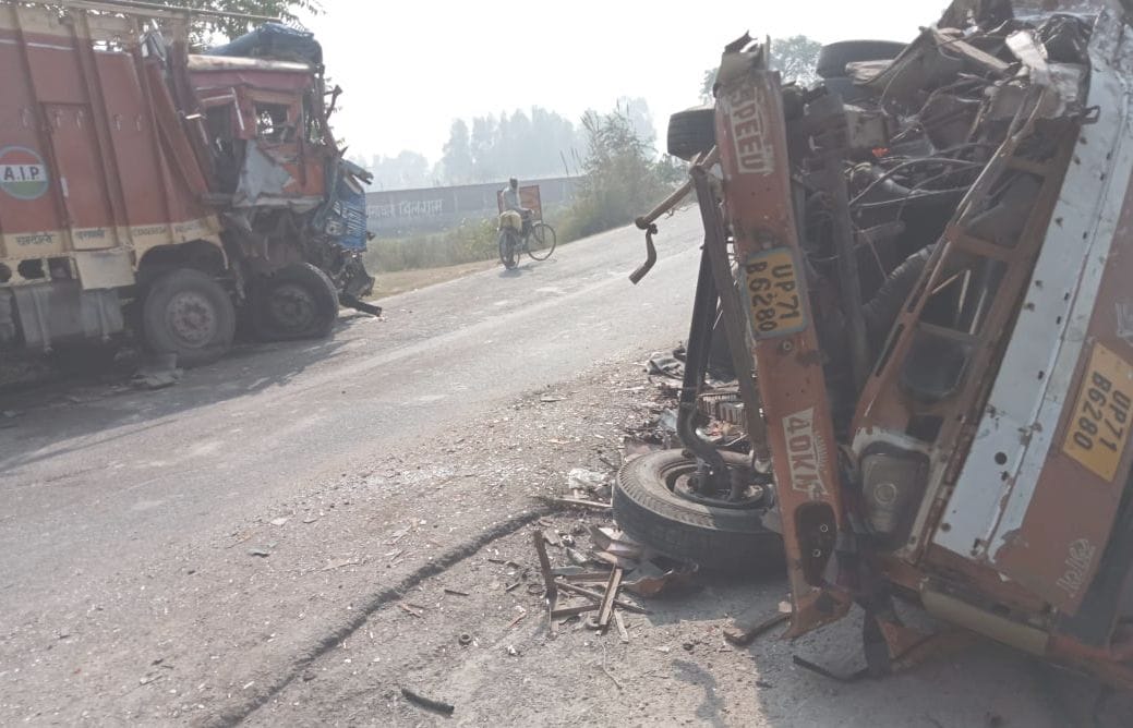 Hardoi, Truck and DCM collided, drivers died
