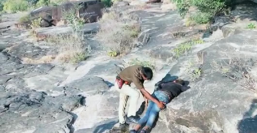 Chitrakoot: Death of a young man who fell in Shabri Falls