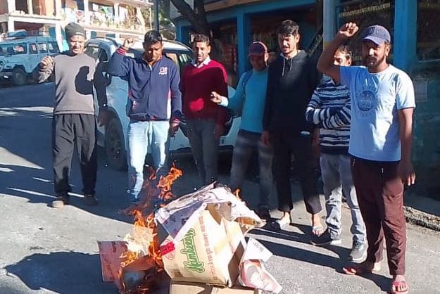 Mahadev Sena and Taxi Union demonstrated