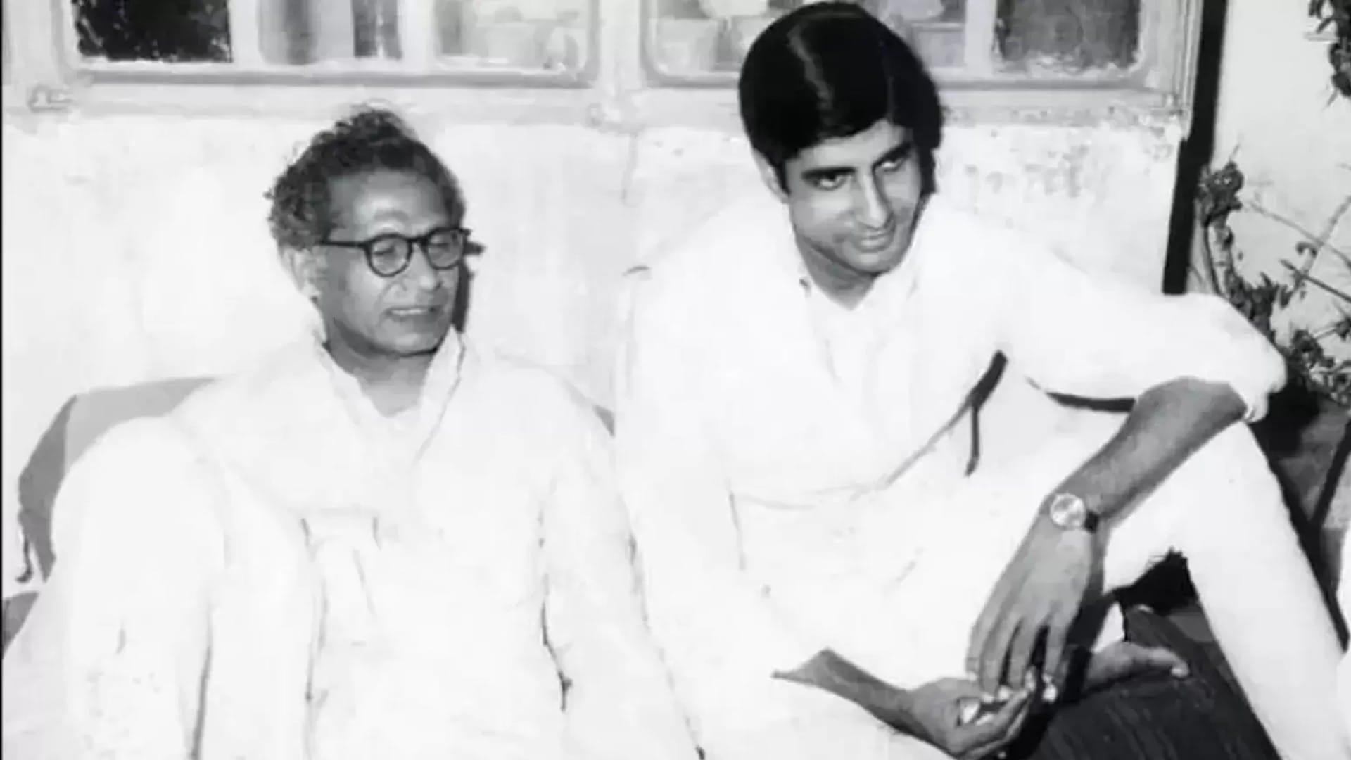 Harivansh Rai Bachchan Birthday when poet cried for his Son Amitabh Bachchan