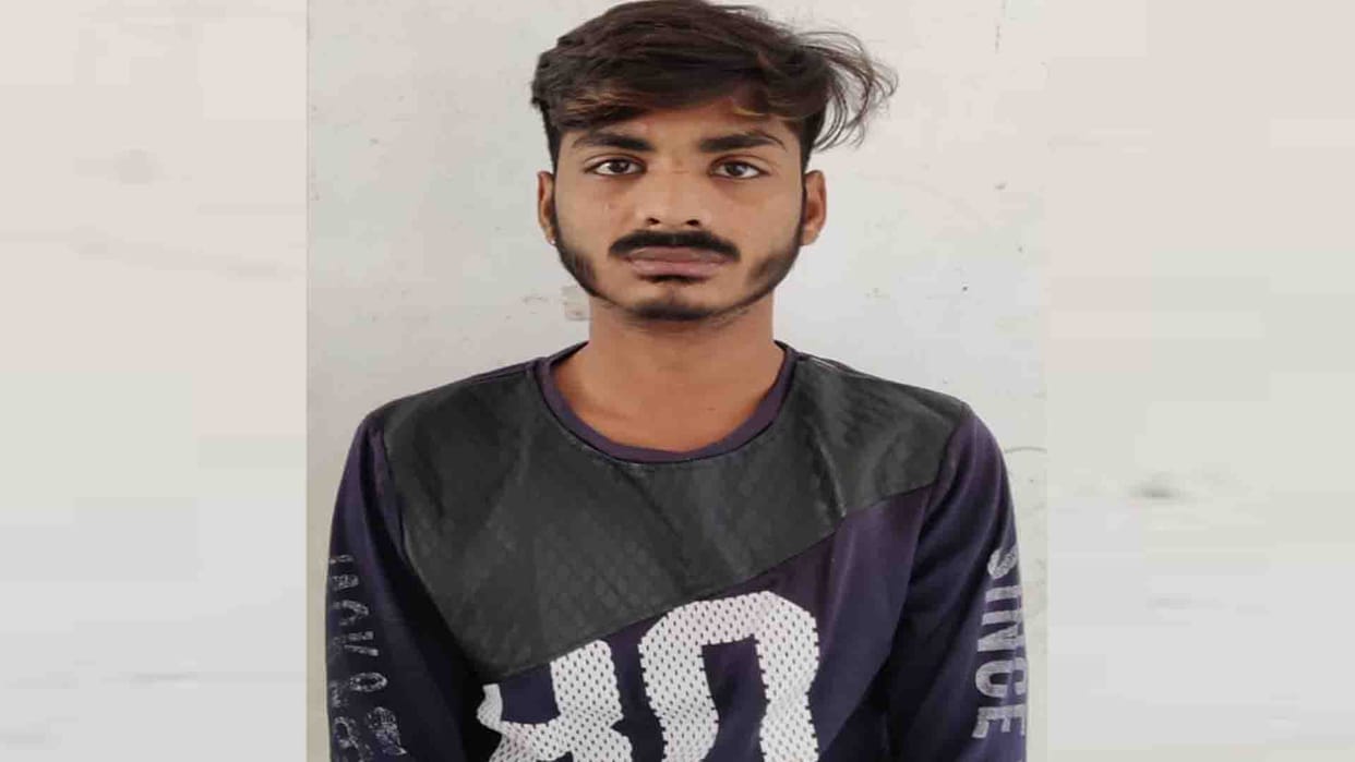 young man threatened the teenager, police arrested the accused