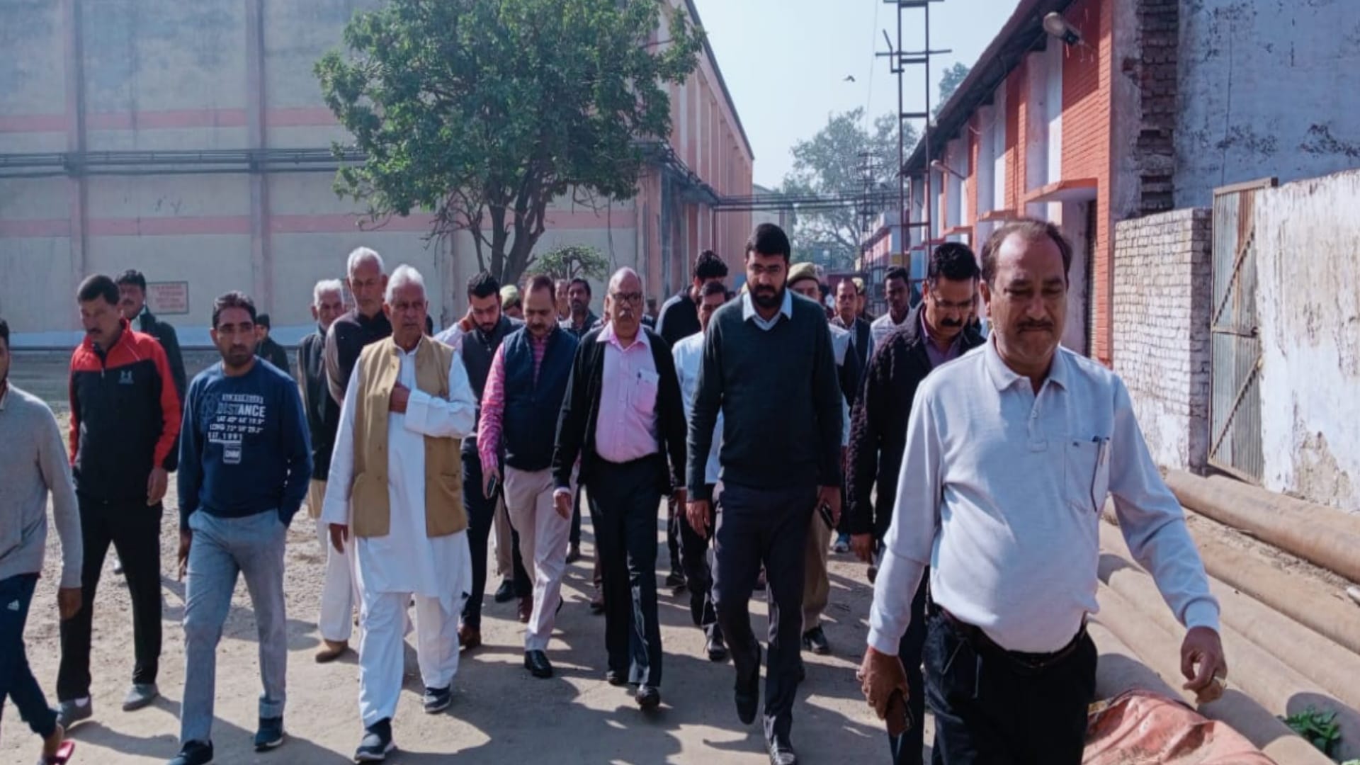 Meerut: Sugarcane minister expressed his displeasure over the mill ordered DM to investigate