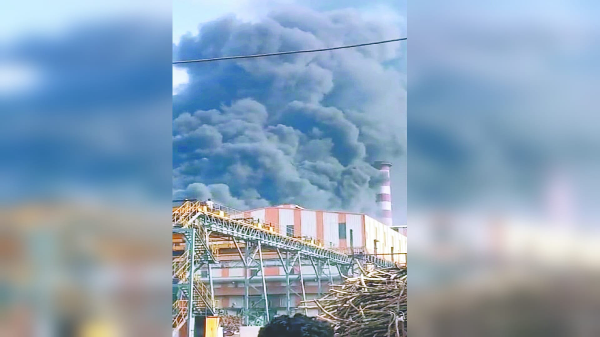 Fire broke out in Meerut sugar mill, chief engineer died after jumping from the second floor