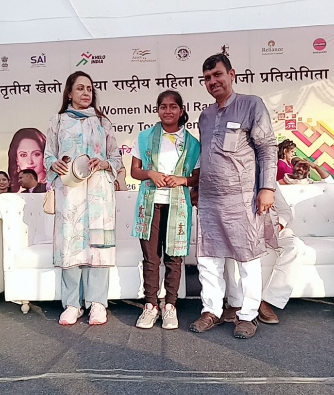 Nishtha was honored by MP Hema Malini