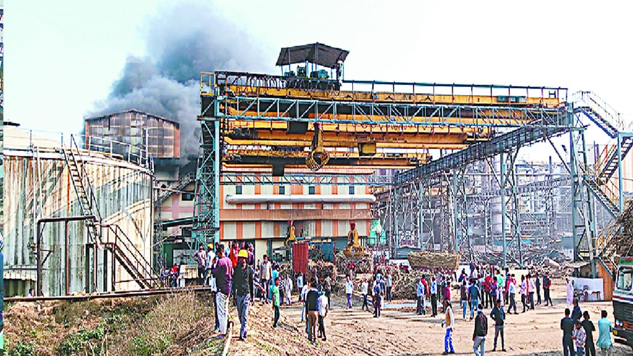 When the fire broke out, the employees were told to run away Engineers themselves got surrounded