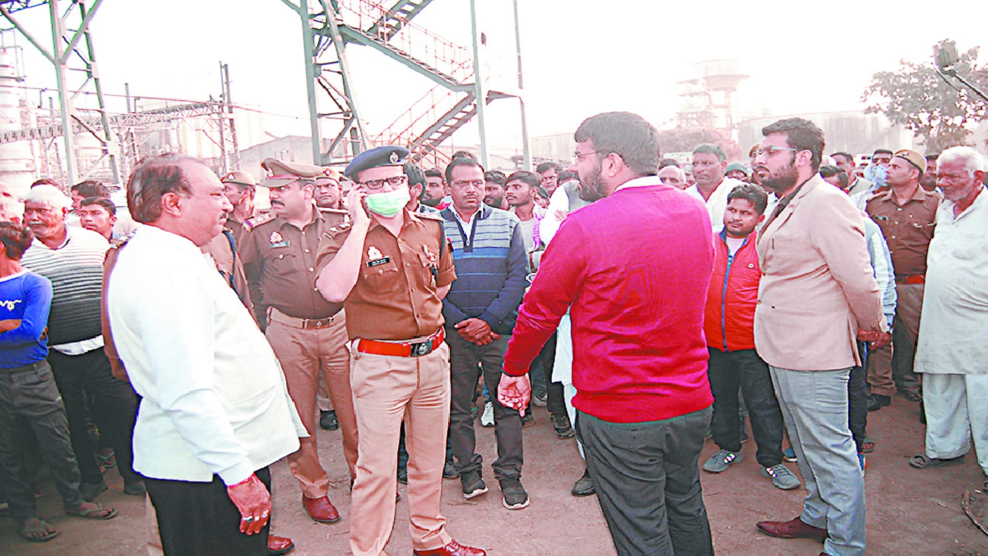 When the fire broke out, the employees were told to run away Engineers themselves got surrounded