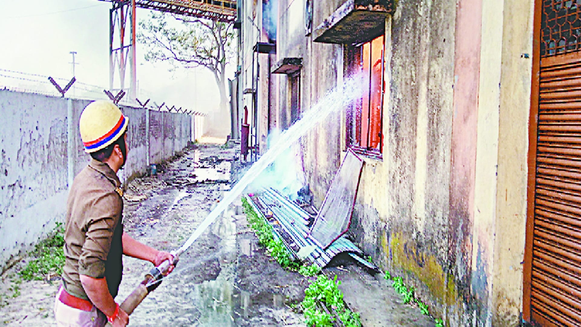When the fire broke out, the employees were told to run away Engineers themselves got surrounded