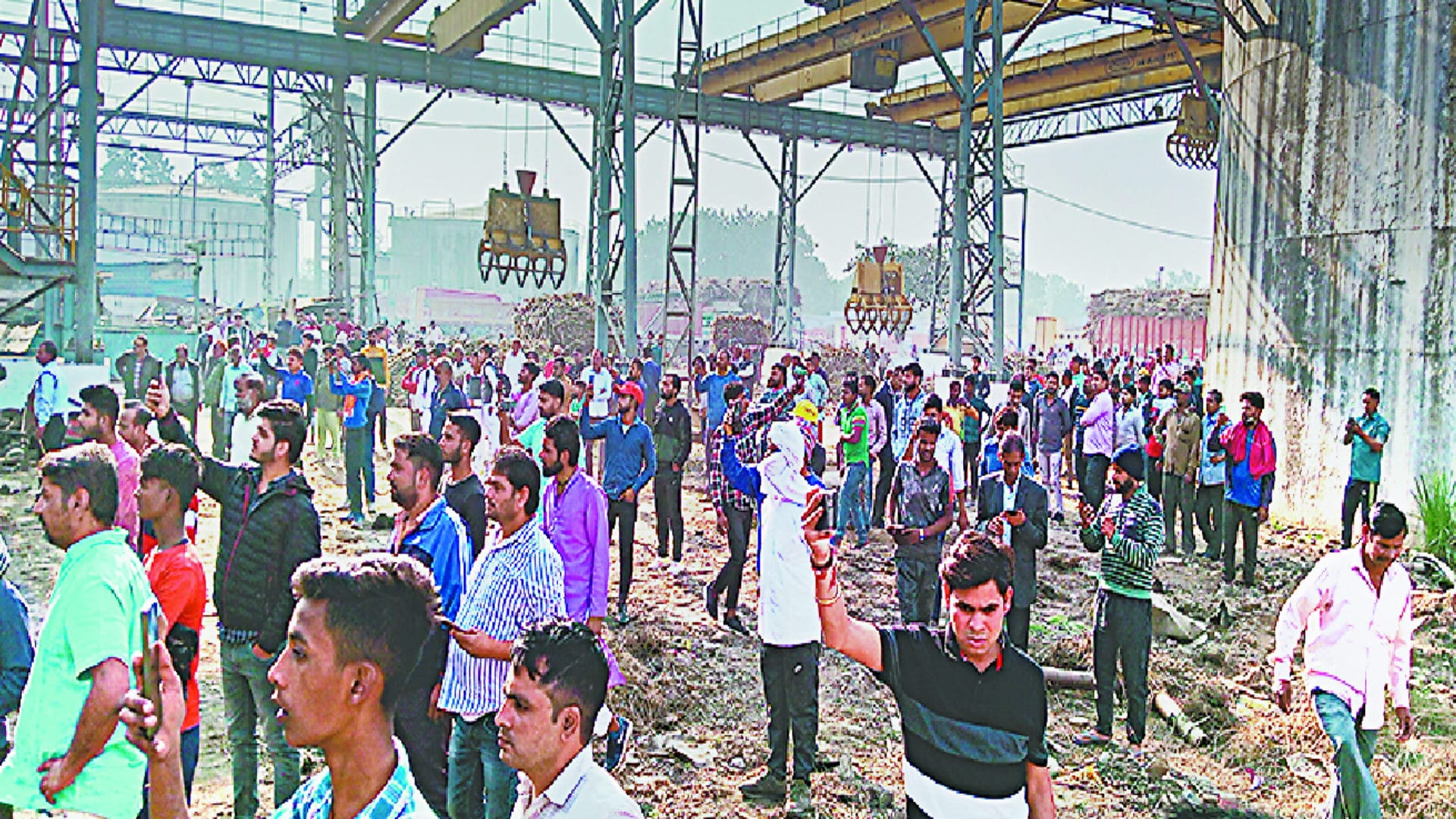 When the fire broke out, the employees were told to run away Engineers themselves got surrounded