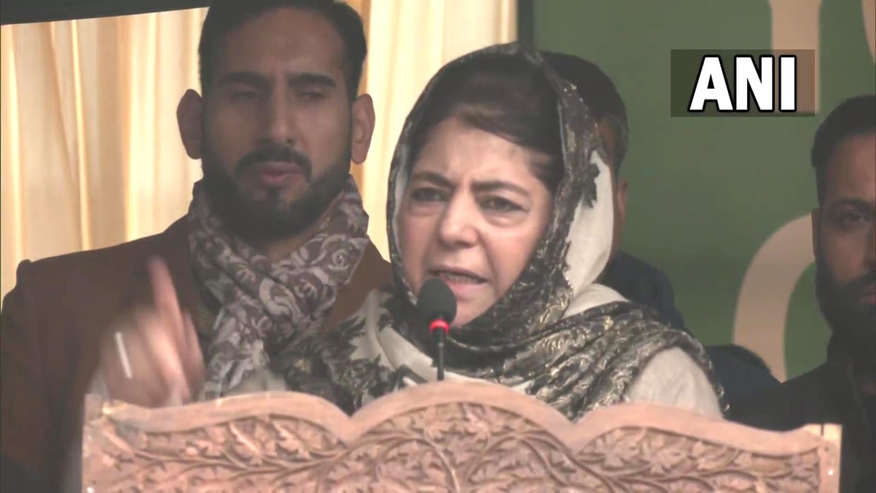 pdp cheif Mehbooba Mufti said govt Failed to control situation in Jammu Kashmir