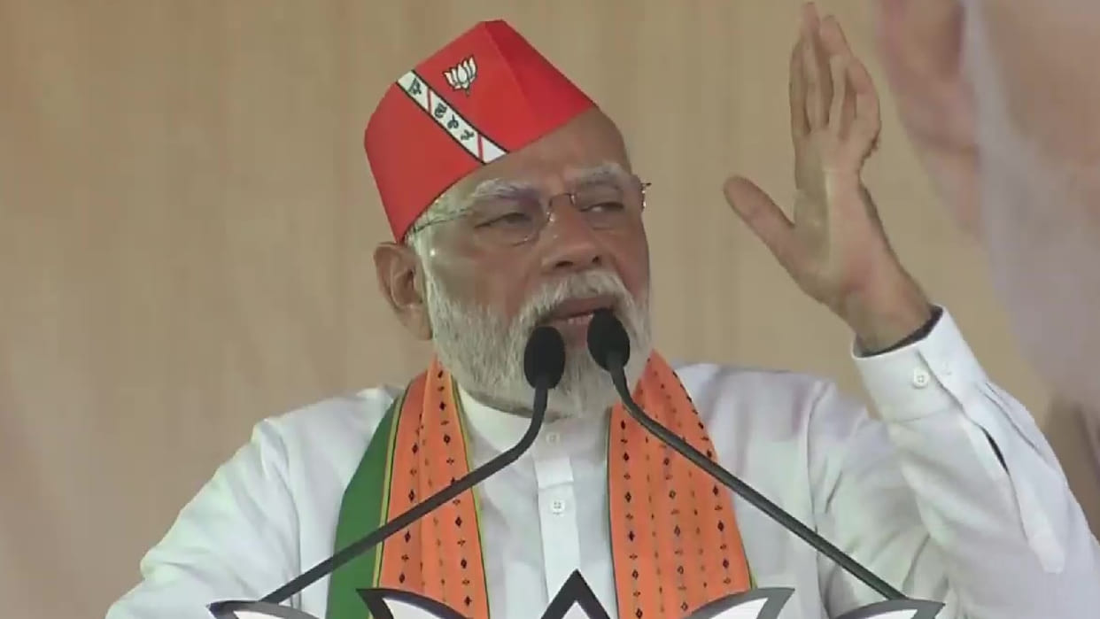 PM Modi says Economy climbed up one position under an economist PM but became fifth largest under a chaiwala