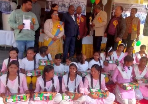 Quiz held at Government Girls Inter College Udla Jagir, participants honored