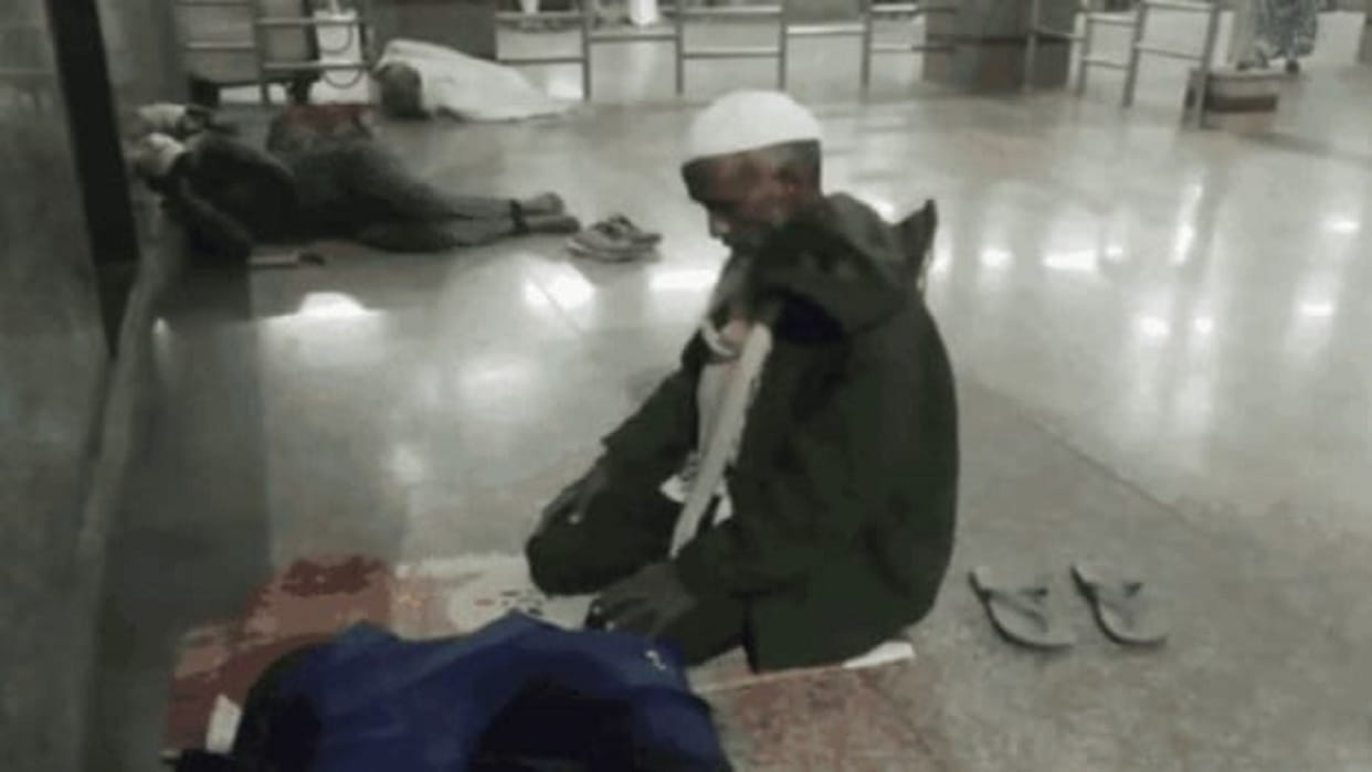 Video of passenger offering Namaz at Gorakhpur railway station goes viral