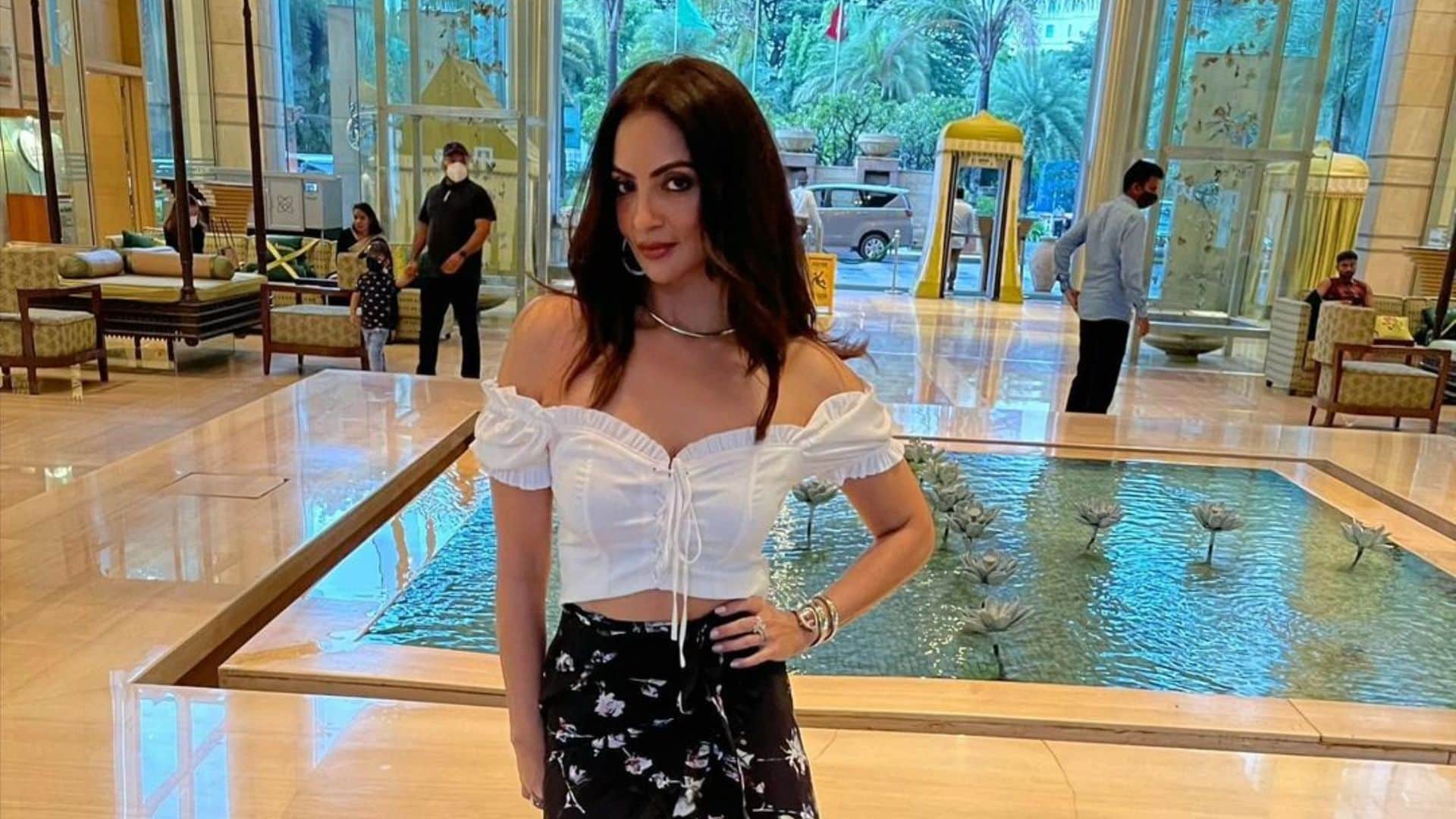 sohail khan ex wife seema sachdev look drunk at karan johar bash last night video
