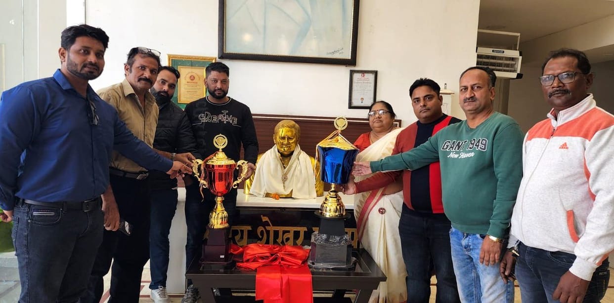 Self. Unveiling of the trophy of Shree Shekhar Saraf Classic