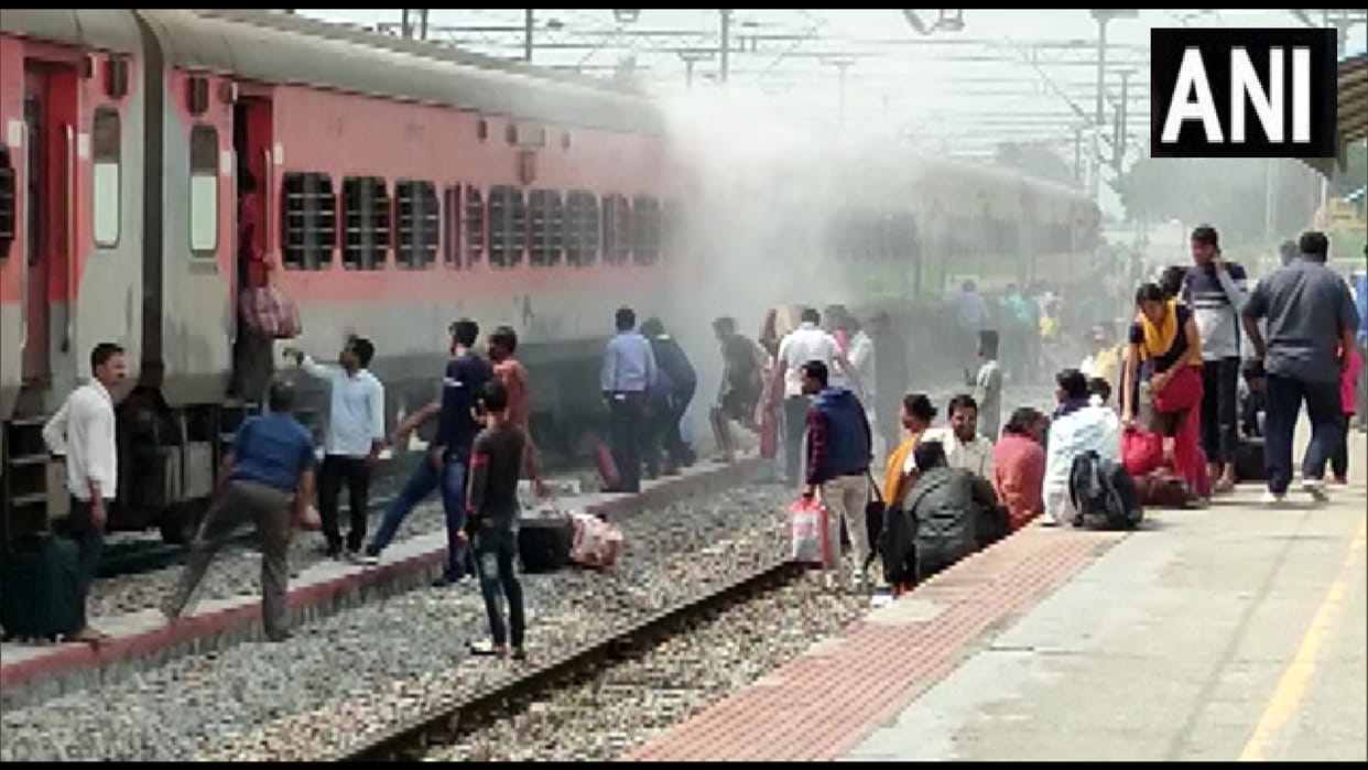 Andhra Pradesh fire broke out in bogie of Bangalore Howrah express train Chittoor Further details awaited