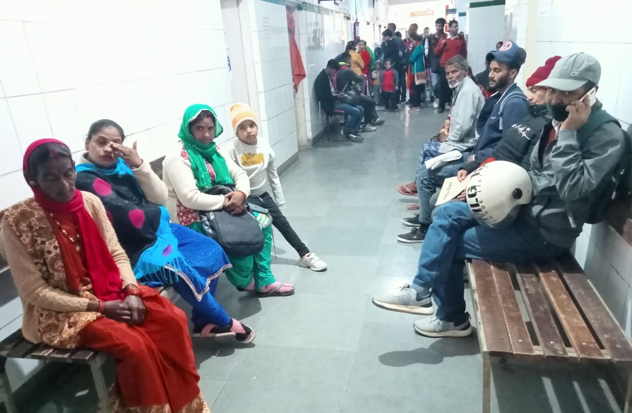 Doctors on Leave, Queue In District Hospital