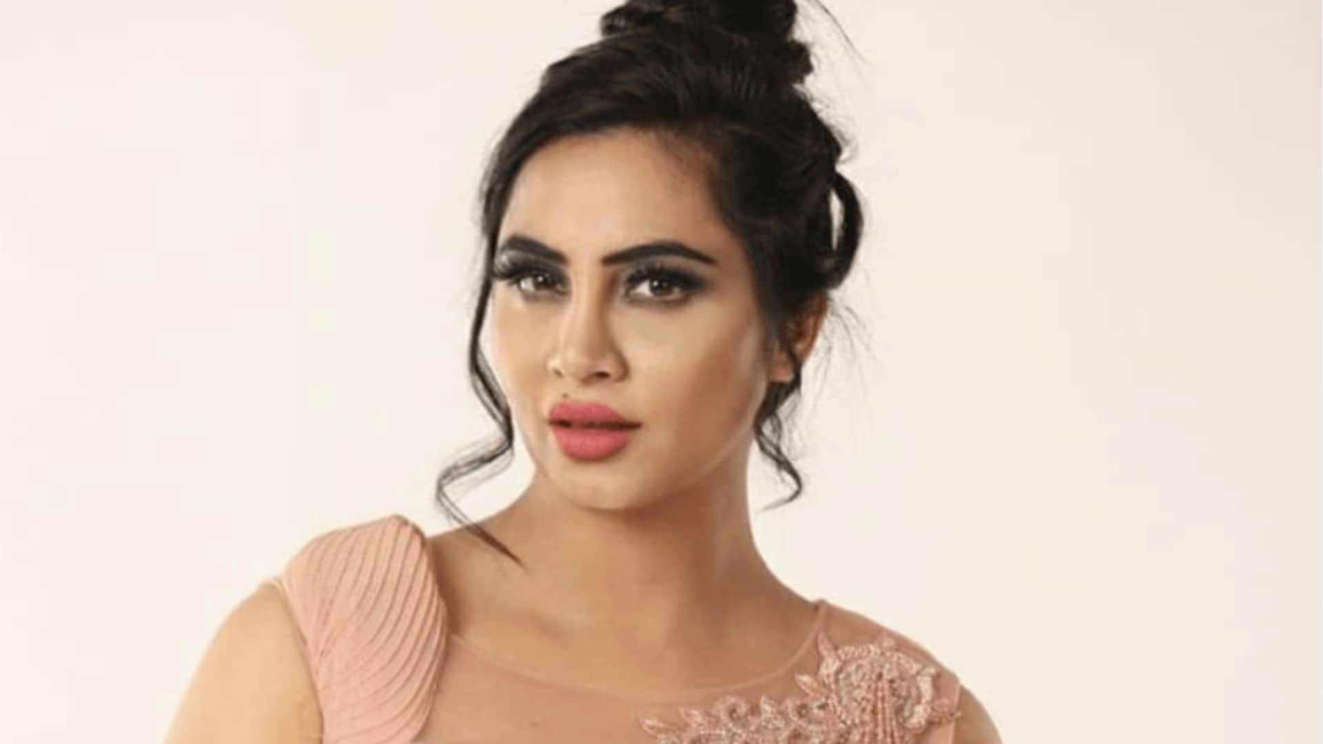 arshi khan birthday know about bigg boss contestant controversies from afridi to pakistan flag inked on body